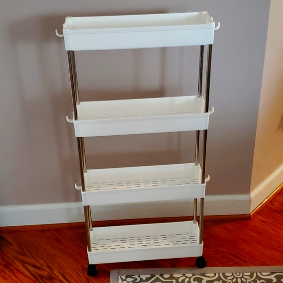 Cute little stand on wheels - Picture 1 of 4